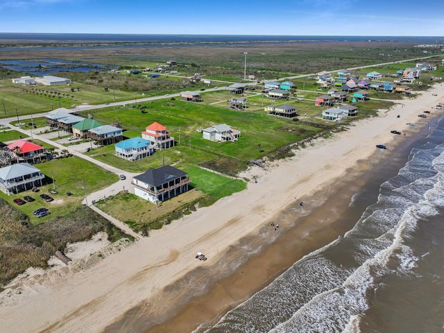 772 Bolivar Dunes Boulevard, Gilchrist, TX 77617