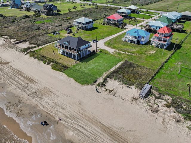 772 Bolivar Dunes Boulevard, Gilchrist, TX 77617