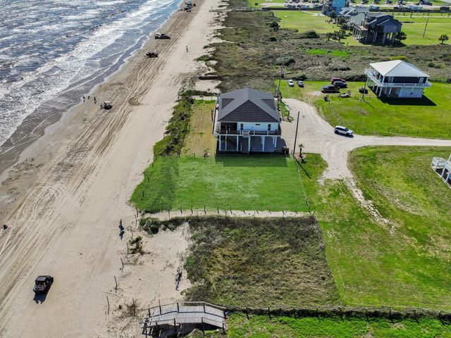 772 Bolivar Dunes Boulevard, Gilchrist, TX 77617