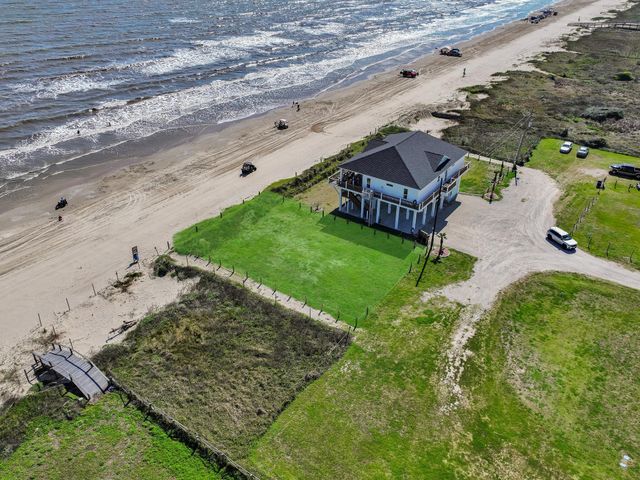 772 Bolivar Dunes Boulevard, Gilchrist, TX 77617
