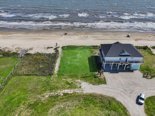 772 Bolivar Dunes Boulevard, Gilchrist, TX 77617