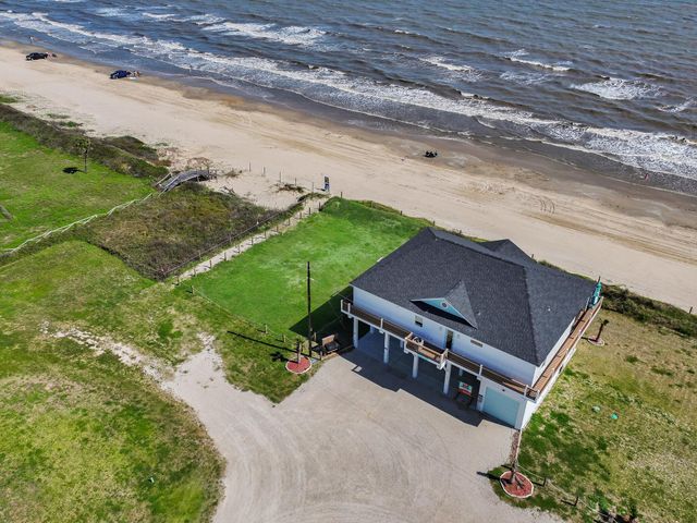 772 Bolivar Dunes Boulevard, Gilchrist, TX 77617
