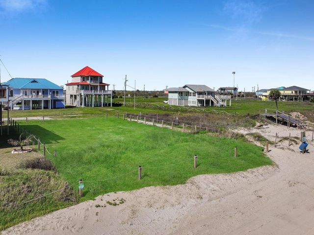 772 Bolivar Dunes Boulevard, Gilchrist, TX 77617