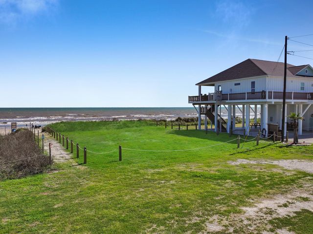 772 Bolivar Dunes Boulevard, Gilchrist, TX 77617