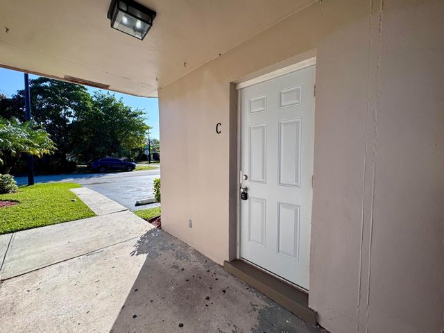 3101 NE 7th Avenue B, Pompano Beach, FL 33064