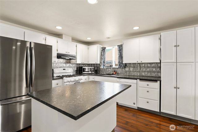 1316 Headley Avenue NW, Orting, WA 98360