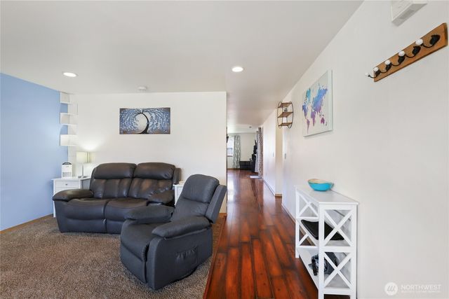 1316 Headley Avenue NW, Orting, WA 98360