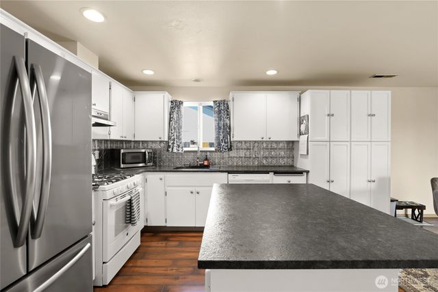 1316 Headley Avenue NW, Orting, WA 98360