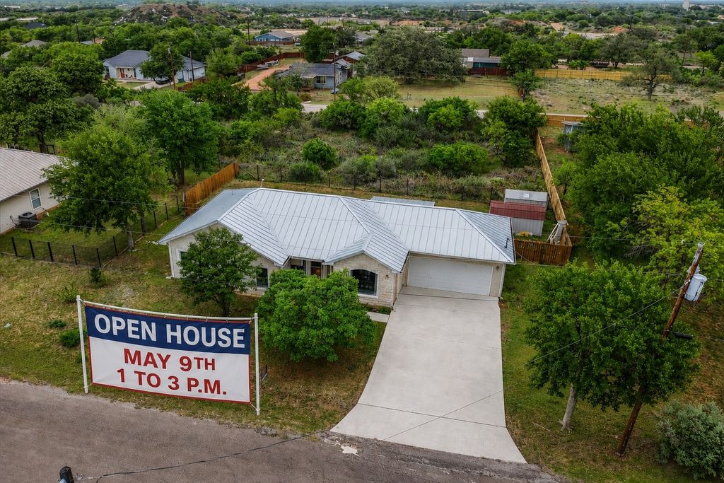 128 W Persimmon Drive, Granite Shoals, TX 78654