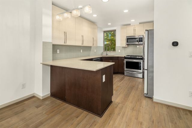 508 N 105th Street, Seattle, WA 98133