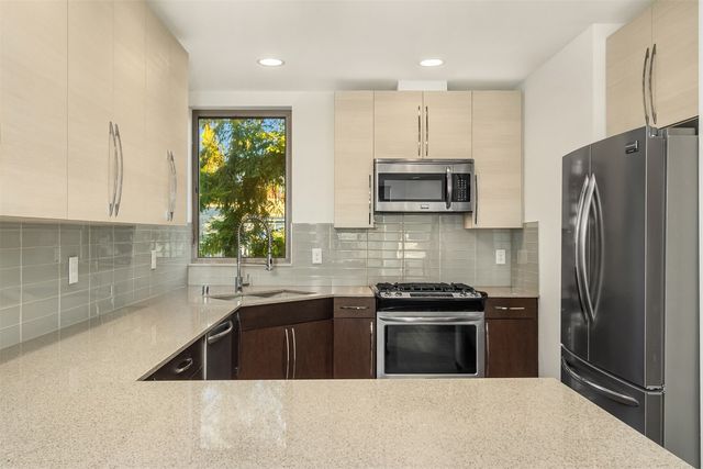 508 N 105th Street, Seattle, WA 98133