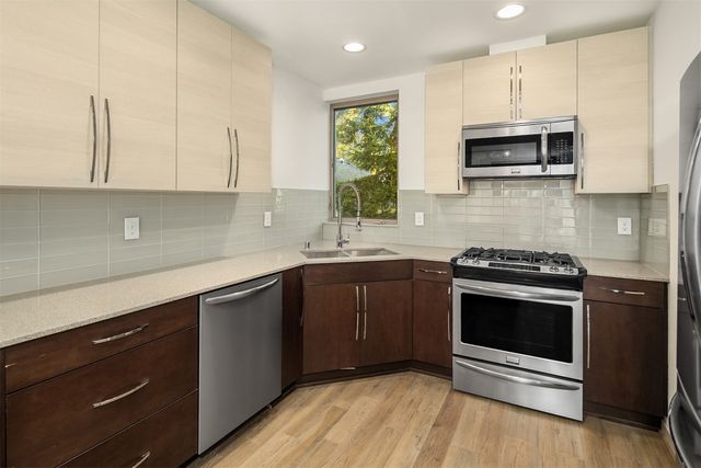 508 N 105th Street, Seattle, WA 98133