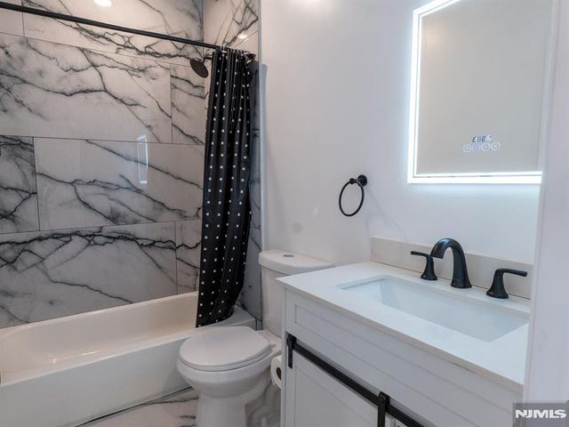 32 Palm Street, Newark, NJ 07106