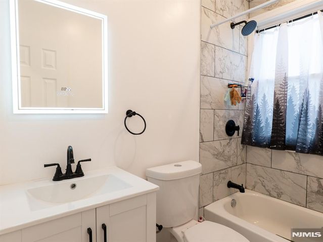 32 Palm Street, Newark, NJ 07106