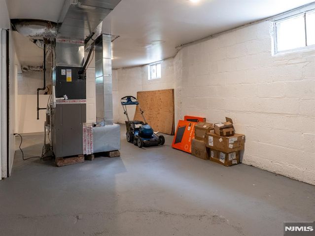32 Palm Street, Newark, NJ 07106