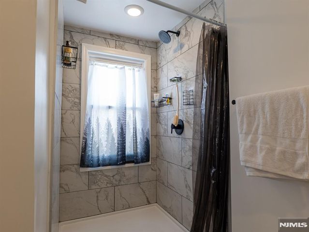 32 Palm Street, Newark, NJ 07106