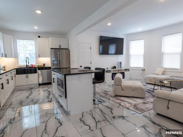32 Palm Street, Newark, NJ 07106