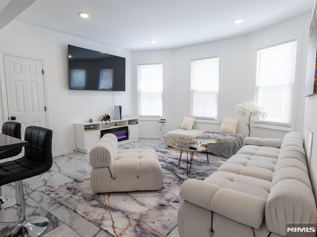 32 Palm Street, Newark, NJ 07106