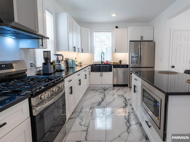 32 Palm Street, Newark, NJ 07106