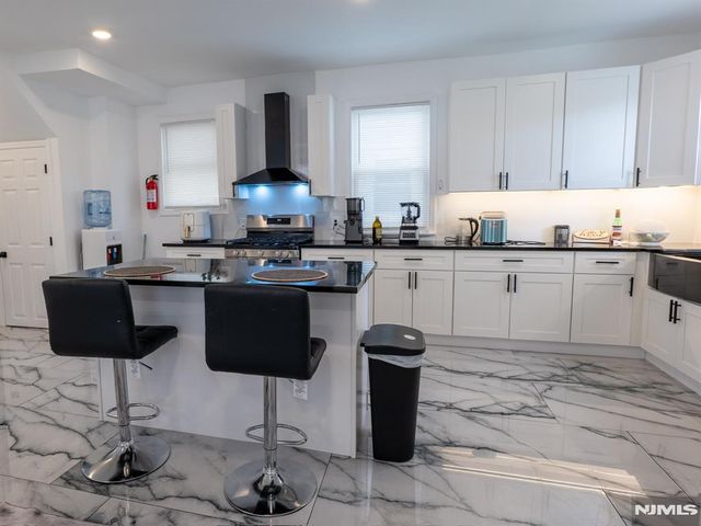 32 Palm Street, Newark, NJ 07106