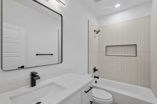 6110 Carlton Garret Street, Dallas, TX 75215