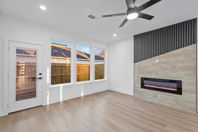 6110 Carlton Garret Street, Dallas, TX 75215