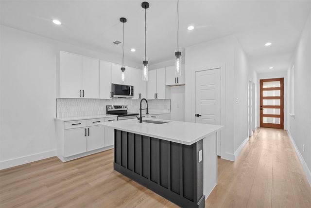 6110 Carlton Garret Street, Dallas, TX 75215