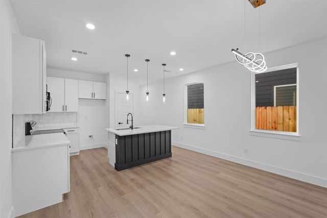 6110 Carlton Garret Street, Dallas, TX 75215