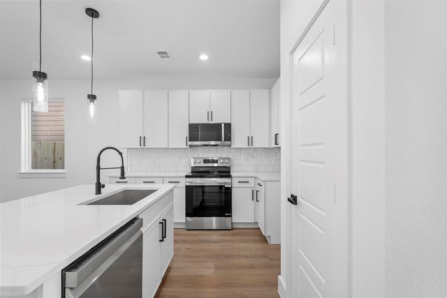 6110 Carlton Garret Street, Dallas, TX 75215