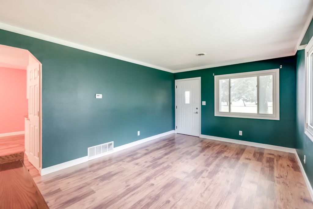 Image 14 of property listing at 1104 Airport Road, Mt Vernon, IL 62864