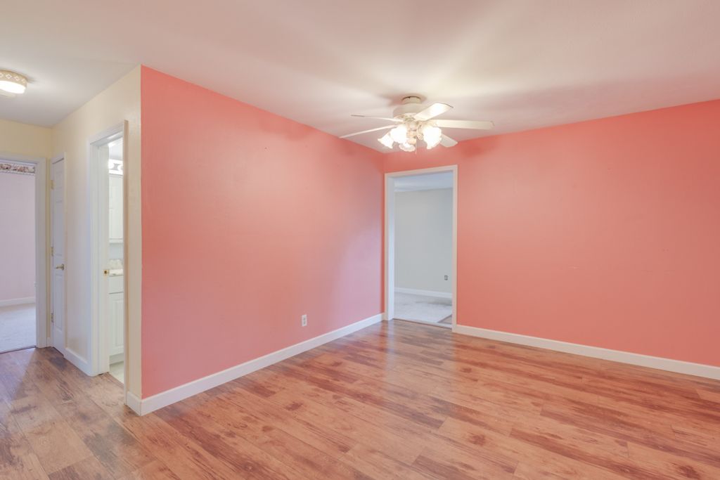 Image 15 of property listing at 1104 Airport Road, Mt Vernon, IL 62864