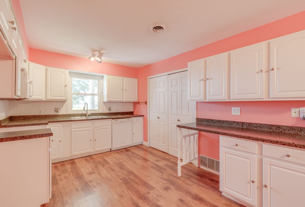 Image 20 of property listing at 1104 Airport Road, Mt Vernon, IL 62864