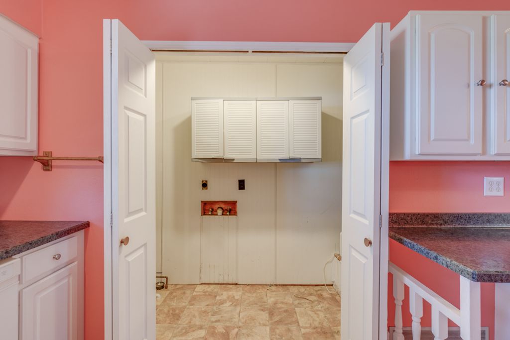 Image 21 of property listing at 1104 Airport Road, Mt Vernon, IL 62864