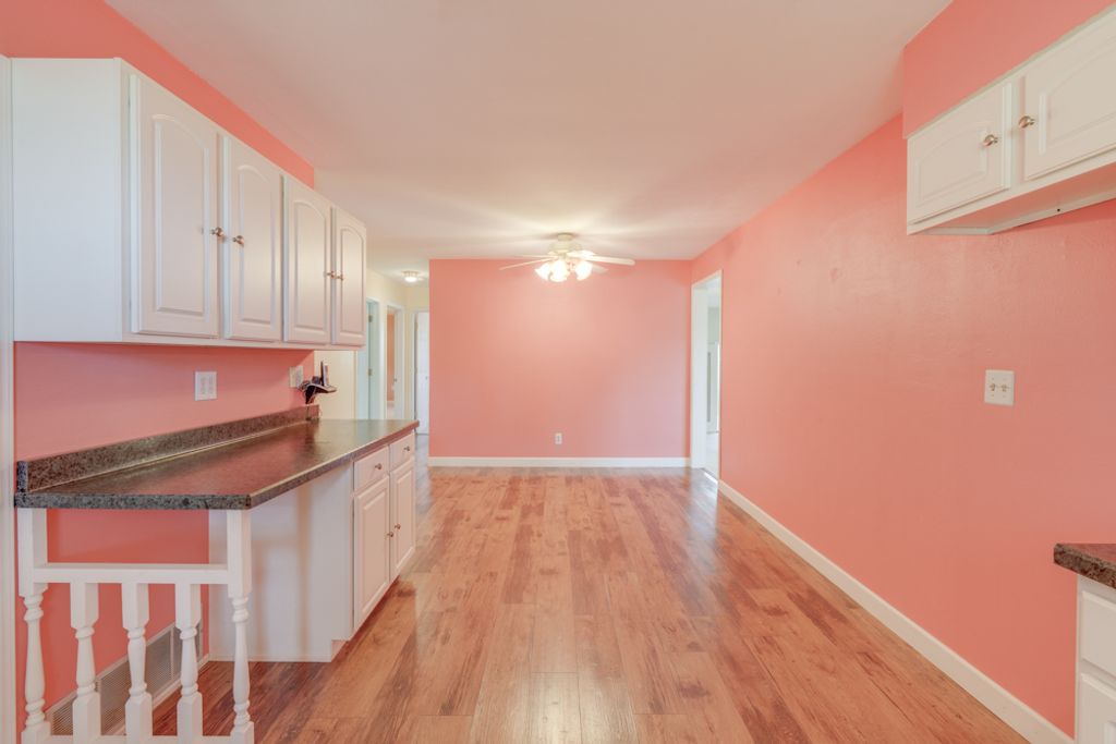 Image 24 of property listing at 1104 Airport Road, Mt Vernon, IL 62864
