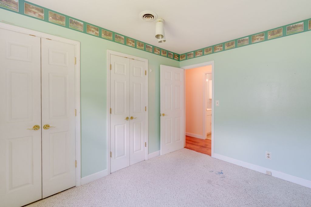 Image 26 of property listing at 1104 Airport Road, Mt Vernon, IL 62864