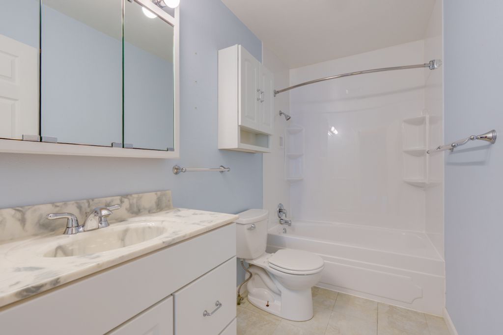 Image 27 of property listing at 1104 Airport Road, Mt Vernon, IL 62864