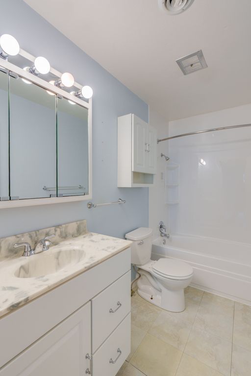 Image 28 of property listing at 1104 Airport Road, Mt Vernon, IL 62864