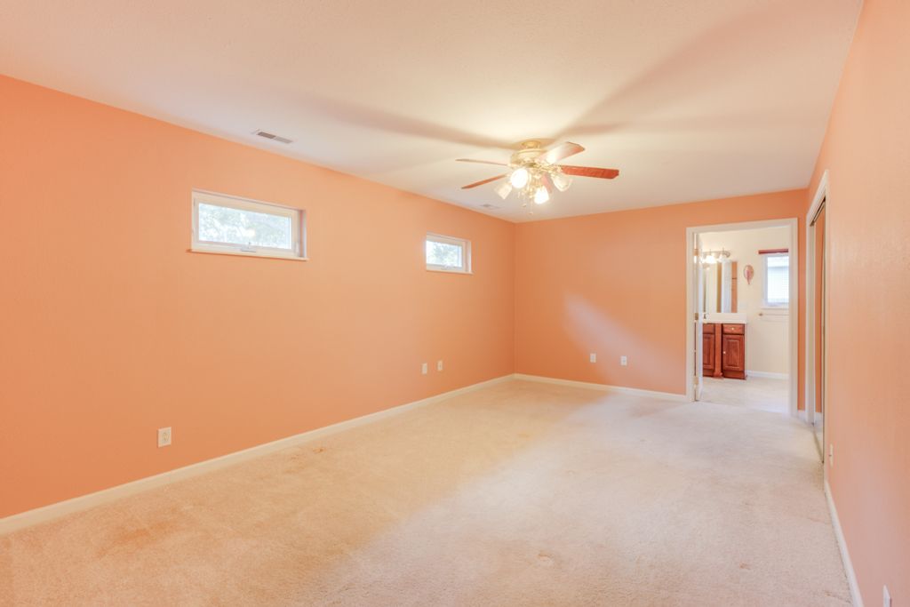 Image 31 of property listing at 1104 Airport Road, Mt Vernon, IL 62864