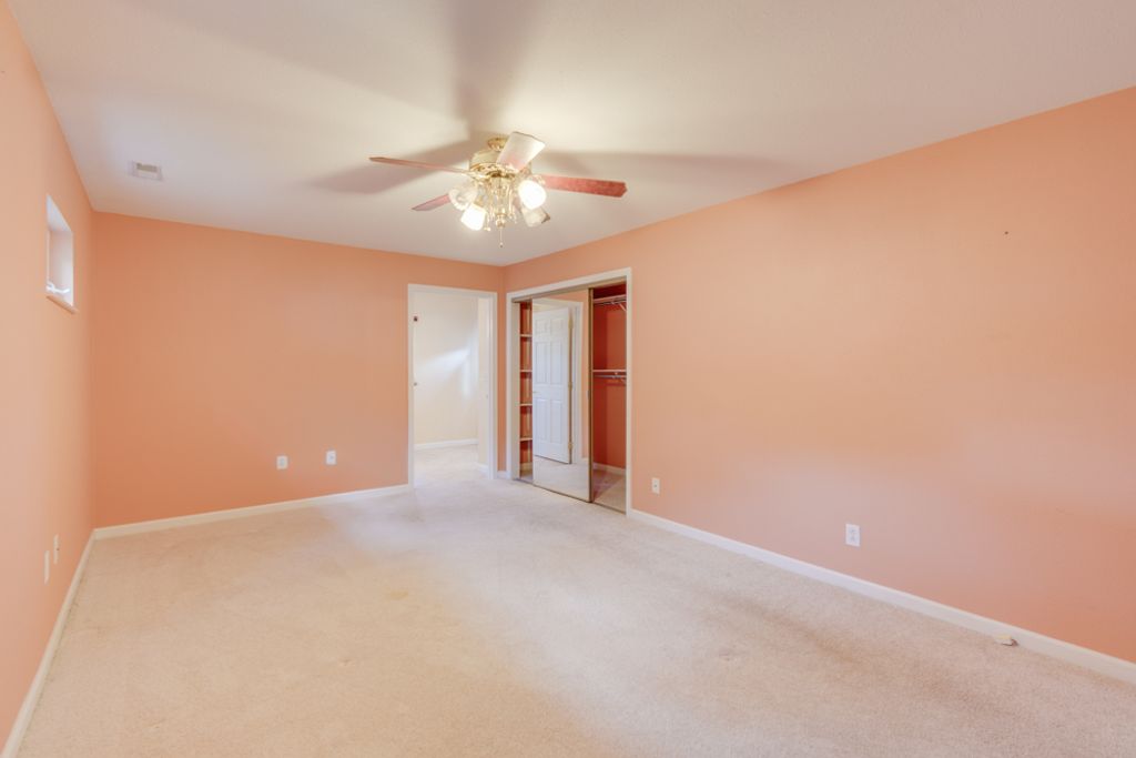 Image 32 of property listing at 1104 Airport Road, Mt Vernon, IL 62864
