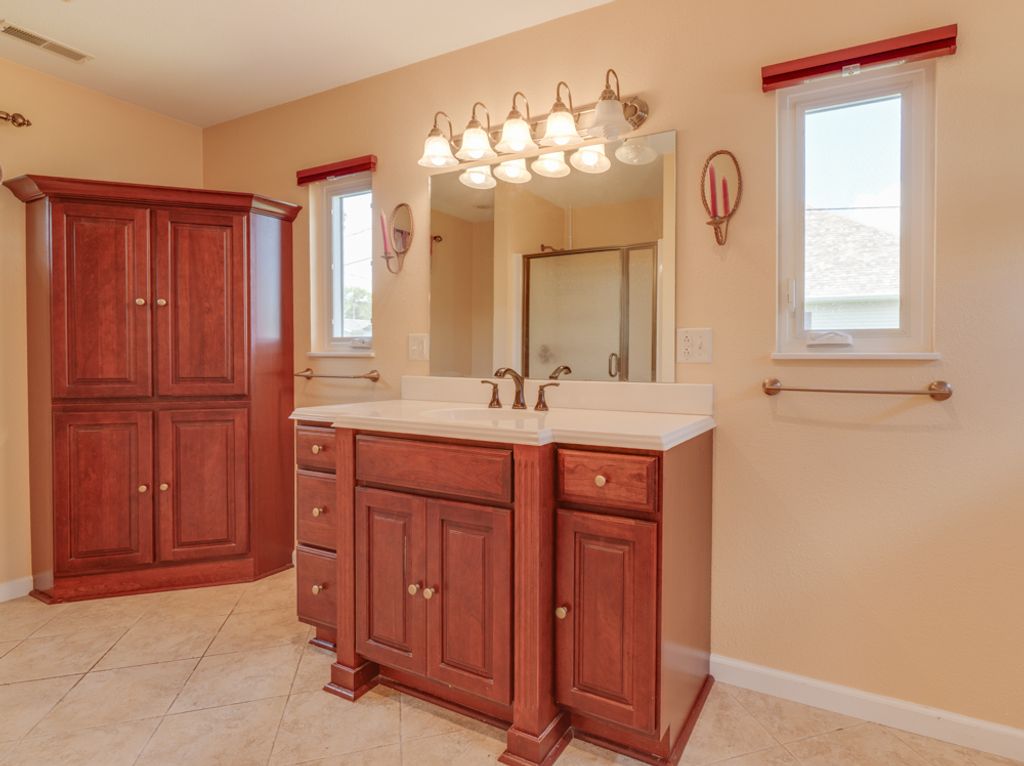 Image 34 of property listing at 1104 Airport Road, Mt Vernon, IL 62864