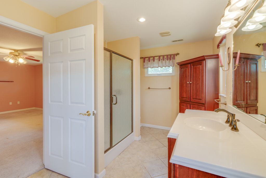 Image 35 of property listing at 1104 Airport Road, Mt Vernon, IL 62864