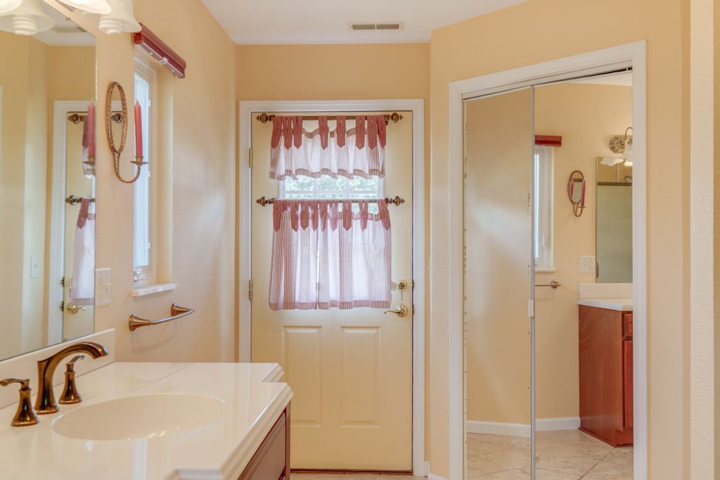 Image 37 of property listing at 1104 Airport Road, Mt Vernon, IL 62864