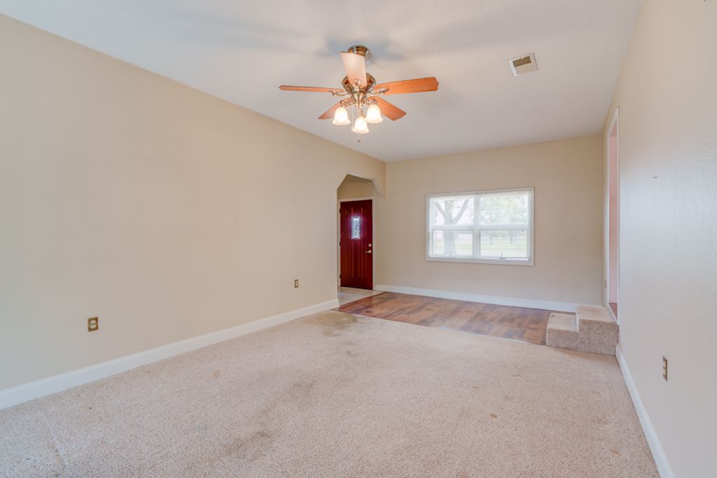 Image 40 of property listing at 1104 Airport Road, Mt Vernon, IL 62864