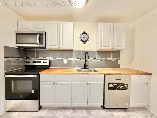 26305 W 7 mile rd Road 201, Redford Charter Township, MI 48240