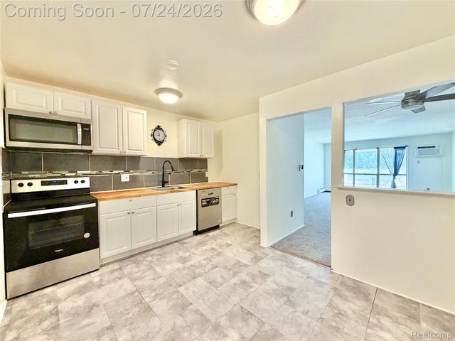 26305 W 7 mile rd Road 201, Redford Charter Township, MI 48240