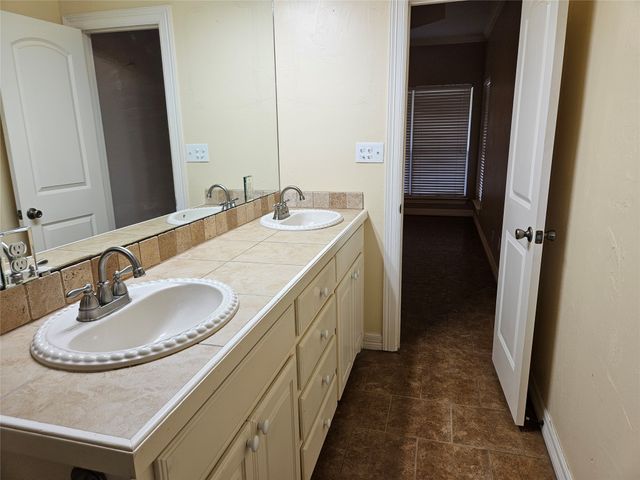 122 S Greenbriar Road, Whitney, TX 76692
