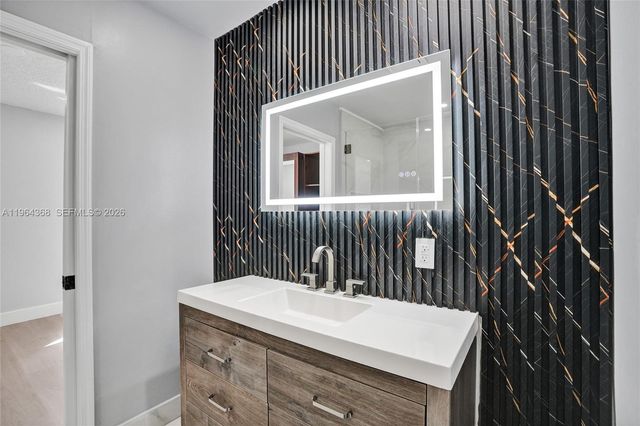 1517 Moffett St, Hollywood, FL 33020