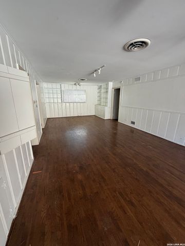 345 BURR RD, Terrell Hills, TX 78209