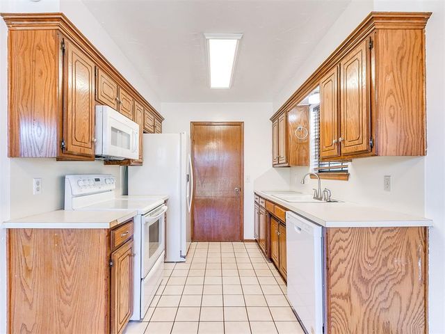 12501 SW 4th Street, Yukon, OK 73099