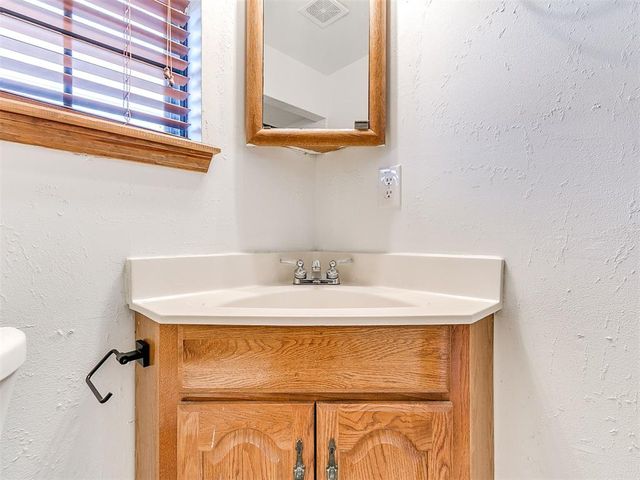 12501 SW 4th Street, Yukon, OK 73099